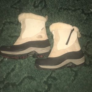 Women’s The North Face snow boots